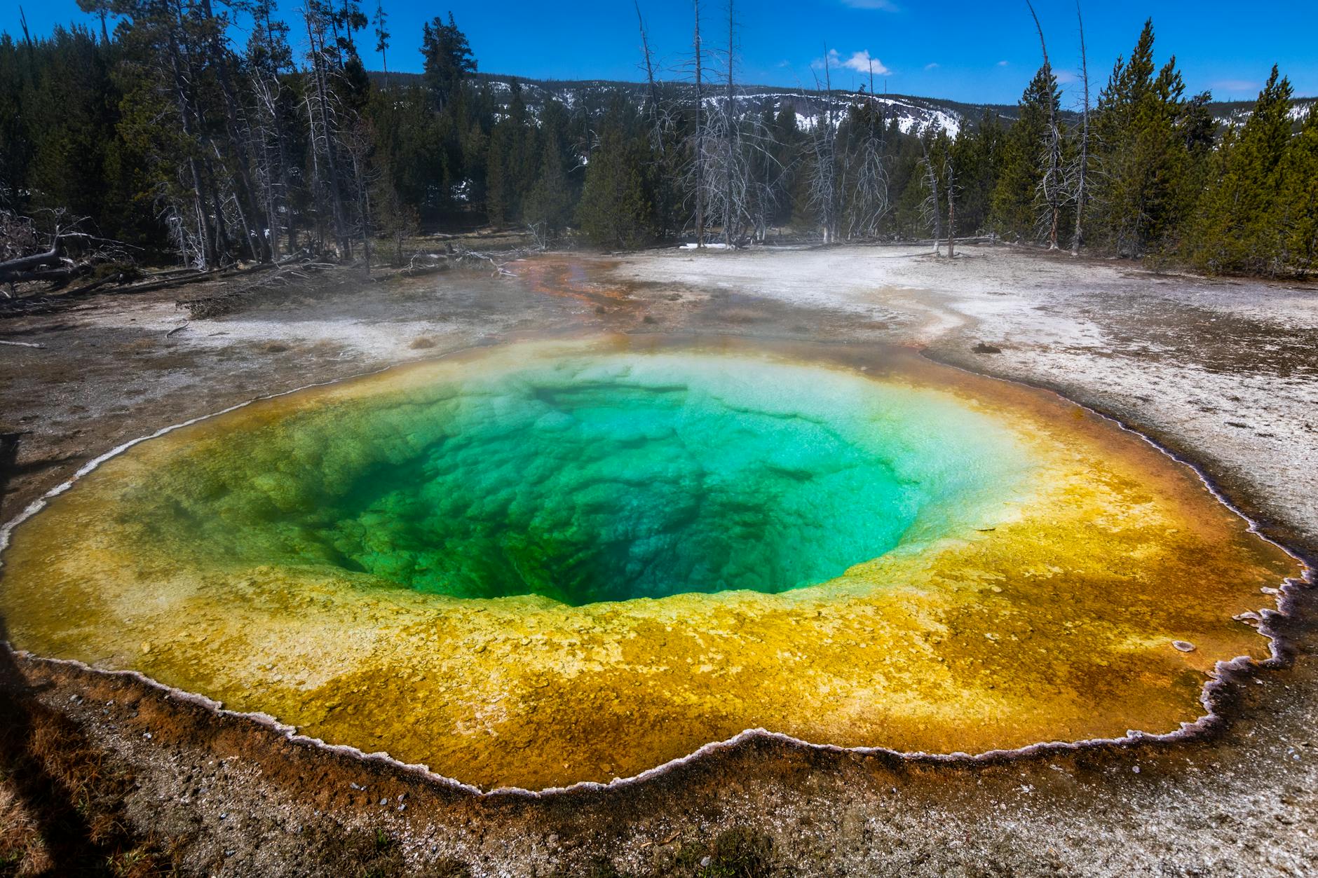 yellowstone hot spring